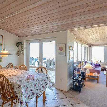 Dom wakacyjny Beautiful In With Kitchen